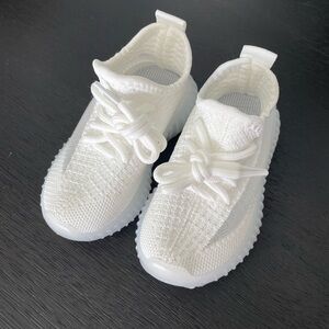 New baby athletic sneaker shoe size 6